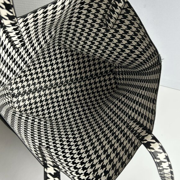 Reversible Tote/shoulder Bag in Black, Black and White - Picture 4 of 8